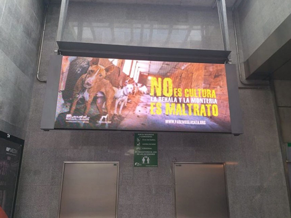 publicidad contra la rehala en metro Sevilla